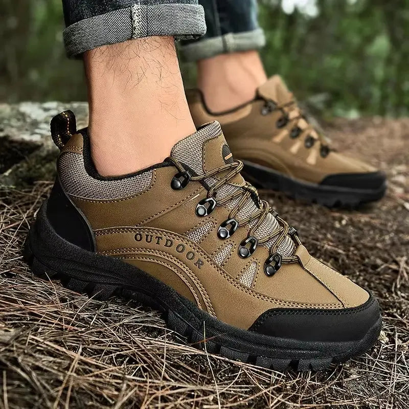 Textured Sole Trekking Shoes for Men Azzoria