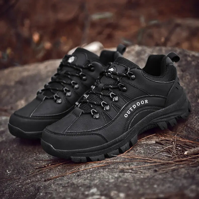 Textured Sole Trekking Shoes for Men Azzoria