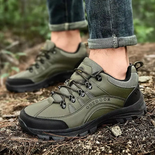Textured Sole Trekking Shoes for Men Azzoria