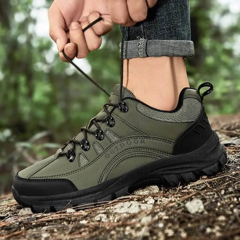 Textured Sole Trekking Shoes for Men Azzoria