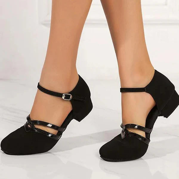 Dance Shoes – Textured Upper & Flexible Sole Structure for Women