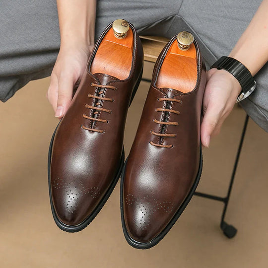 Oxford Shoes with Gloss Surface – Men’s Formal Style