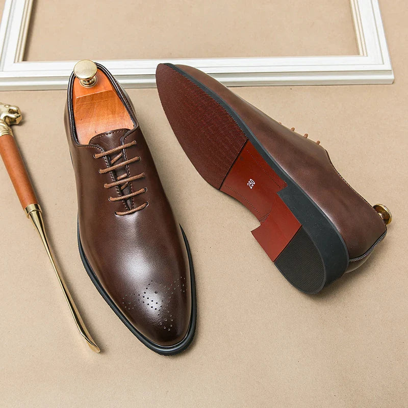 Oxford Shoes with Gloss Surface – Men’s Formal Style